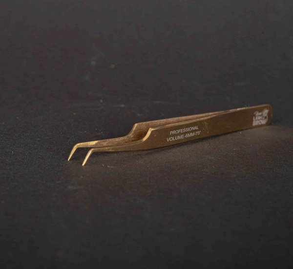 Lợi ích của Nhíp Nối Mi Classic Daisy giúp tăng tốc độ, chính xác và bảo vệ sức khỏe đôi tay.