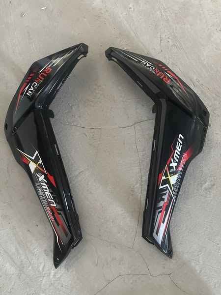 Bộ ốp sườn (quây bình) bình xe máy điện xmen có tem (1 bộ)