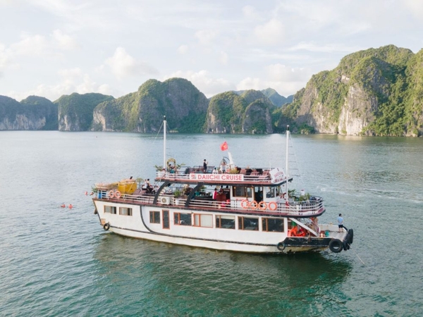 Trải Nghiệm Du Thuyền Ngủ Đêm Ở Cát Bà: Hành Trình Sang Trọng Giữa Kỳ Quan Thiên Nhiên