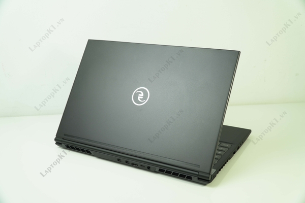 Laptop Gaming EVOO EG-LP5-BK - Core i7-9750H GeForce GTX1660Ti 15.6 FHD 144Hz