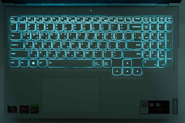 Lenovo Legion 5 Pro 2022 16IAH7H Trắng - Core i7 12700H GeForce RTX 3060 16inch 2K 165Hz