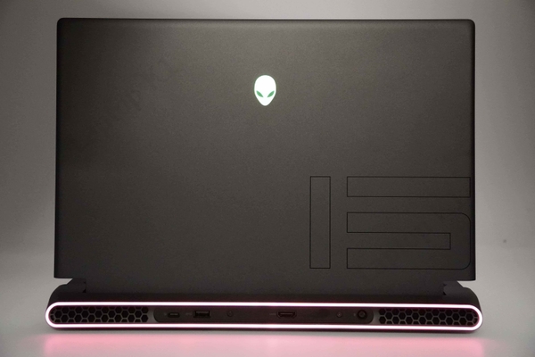 Laptop Gaming Dell Alienware M15 R5 - Ryzen 7 5800H RTX3060 15.6 inch FHD 165Hz 100% sRGB