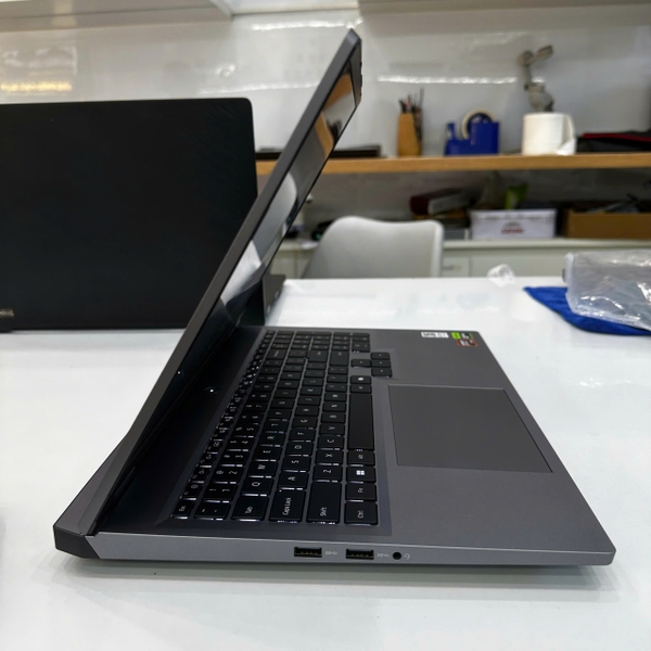 Lenovo Lecoo Bellator 2025 - AMD Ryzen 9 8940HX RAM 16GB RTX 5060 16 inch 2.5K 180Hz