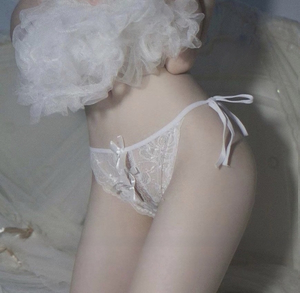 Quần Không Đáy Cột Dây Q330 xẻ đáy chất ren Bralettehousevn