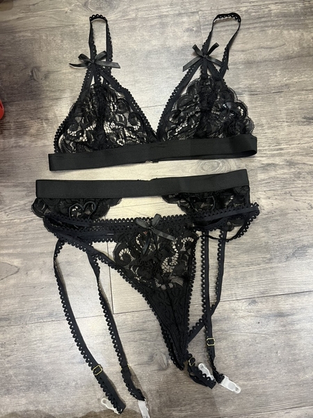 Bộ đồ lót ren 3 món ren Untitled Set S2460 trái tim độc đáo không gọng không mút Bralettehousevn