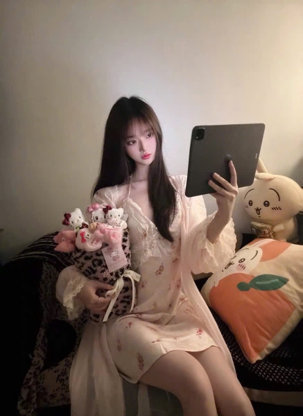 Đầm váy ngủ satin cao cấp Blomma Dress S2630 in hoa mềm mại phối ren sang trọng nữ tính Bralettehousevn