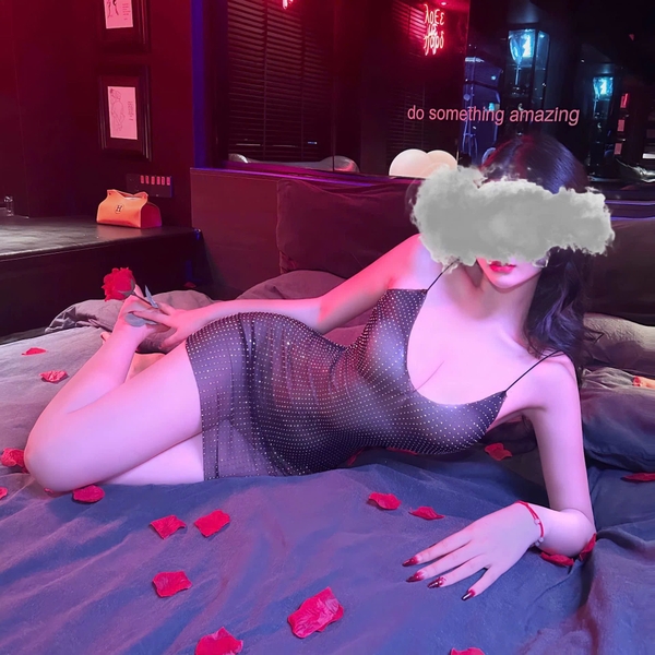 Váy ngủ lấp lánh xuyên thấu cổ đổ Shimmer Dress S2644 form suông Bralettehousevn