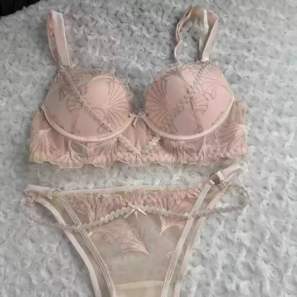 Bộ đồ lót cao cấp có mút Crocus Set tôn dáng kiểu Pháp sang trọng nữ tính Bralettehousevn