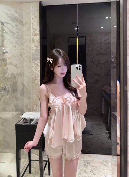 Bộ đồ ngủ satin Elara Set có mút kèm quần đính hoa 4D nữ tính gợi cảm tiểu thư Bralettehousevn
