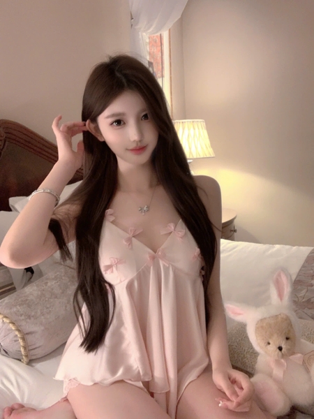 Bộ đồ ngủ satin Elara Set có mút kèm quần đính hoa 4D nữ tính gợi cảm tiểu thư Bralettehousevn