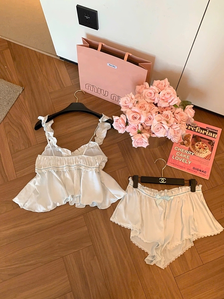 Bộ đồ ngủ Dainty Set kèm quần có mút sẵn nữ tính tiểu thư Bralettehousevn