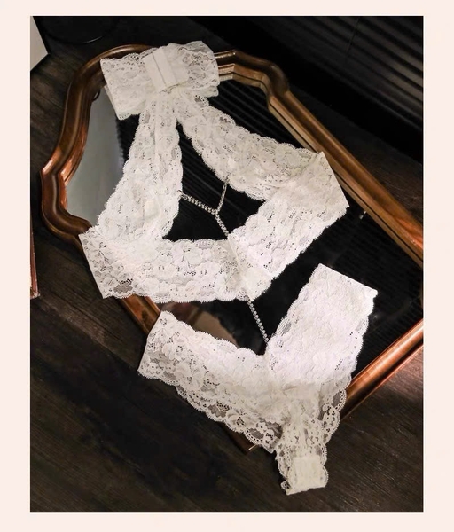 Bộ đồ ren 2 mảnh mặc được nhiều kiểu Chouchou Set S2595 kèm dây đai nối lấp lánh Bralettehousevn