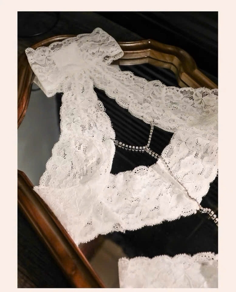 Bộ đồ ren 2 mảnh mặc được nhiều kiểu Chouchou Set S2595 kèm dây đai nối lấp lánh Bralettehousevn