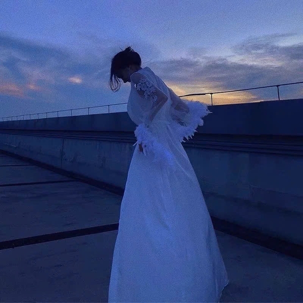 [HOT] Choàng satin cao cấp Mythos S2220 đính lông vũ cô dâu dáng dài sang trọng gợi cảm cao cấp Bralettehousevn