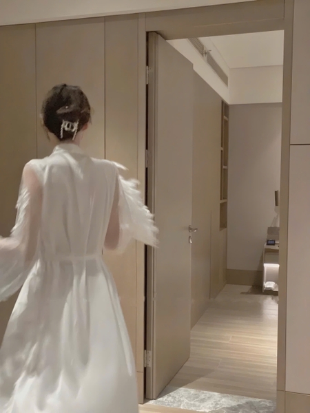 [HOT] Choàng satin cao cấp Mythos S2220 đính lông vũ cô dâu dáng dài sang trọng gợi cảm cao cấp Bralettehousevn