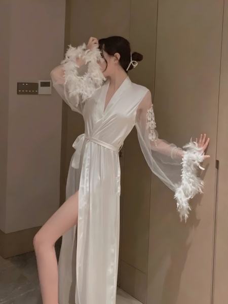 [HOT] Choàng satin cao cấp Mythos S2220 đính lông vũ cô dâu dáng dài sang trọng gợi cảm cao cấp Bralettehousevn