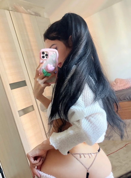 [COZY VIBE] Mistletoe Dress S2292 đầm len khoét lưng yếm cột dây đính cục bông gợi cảm cao cấp Bralettehousevn