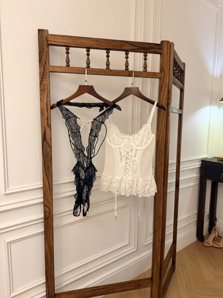 Bộ đồ liền thân Yoona Bodysuit ren mềm đính hạt ngọc cut out gợi cảm Bralettehousevn