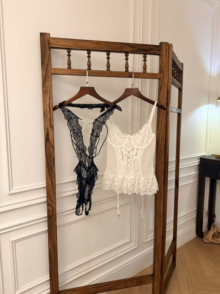 Bộ đồ liền thân Yoona Bodysuit ren mềm đính hạt ngọc cut out gợi cảm Bralettehousevn