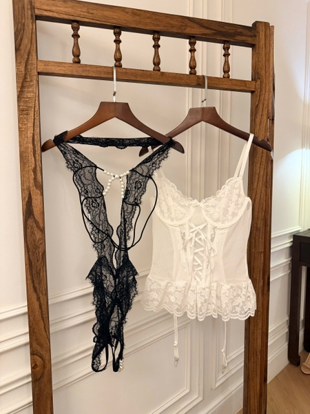 Bộ đồ liền thân Yoona Bodysuit ren mềm đính hạt ngọc cut out gợi cảm Bralettehousevn