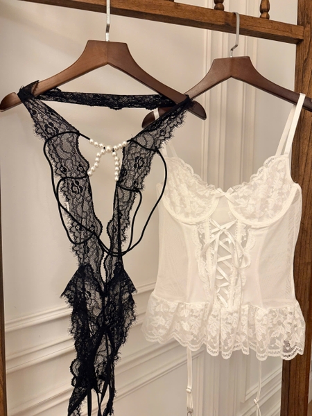 Bộ đồ liền thân Yoona Bodysuit ren mềm đính hạt ngọc cut out gợi cảm Bralettehousevn