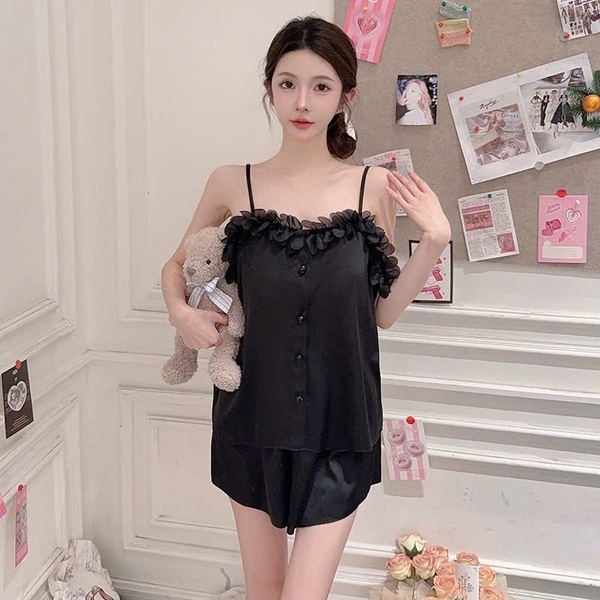 Set đồ ngủ 2 dây satin Anisa Set S2410 phối hoa nổi kèm quần short tiểu thư sang chảnh Bralettehousevn