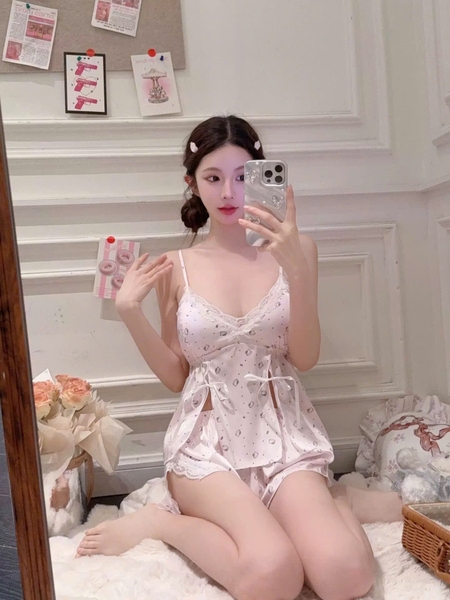 Set đồ ngủ 2 dây satin Lindo Set cột dây có mút sẵn nổi kèm quần short tiểu thư sang chảnh Bralettehousevn