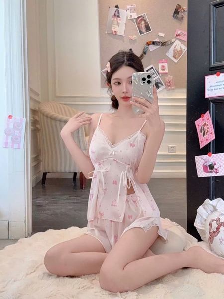 Set đồ ngủ 2 dây satin Lindo Set cột dây có mút sẵn nổi kèm quần short tiểu thư sang chảnh Bralettehousevn