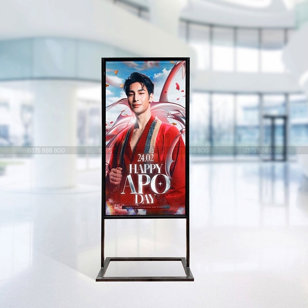 standee khung sắt