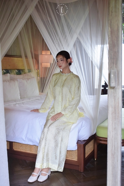 BÀ BA ÁNH VÀNG
