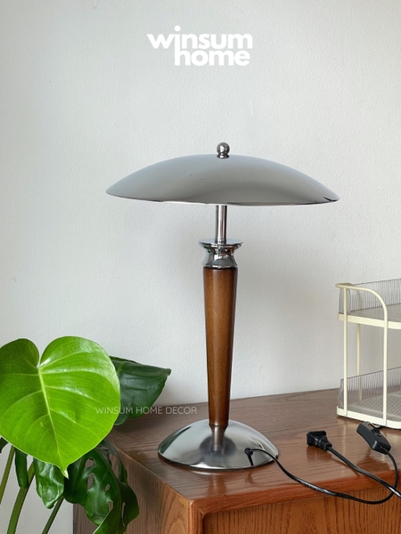 Đèn bàn thân gỗ chụp đèn kim loại