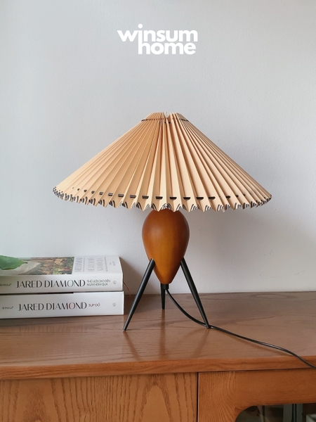 Đèn bàn 3 chân BB origami thân gỗ nguyên khối