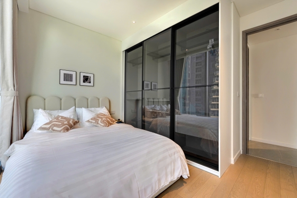 CHO THUÊ CĂN HỘ METROPOLE OPERA RESIDENCE – 3 PHÒNG NGỦ – VIEW SÔNG & PHÁO HOA – 137M² – FULL NỘI THẤT