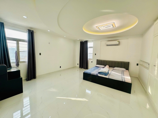 CHO THUÊ CĂN HỘ SKY GARDEN 2 PHÚ MỸ HƯNG 4 PHÒNG NGỦ 264M2 FULL NỘI THẤT