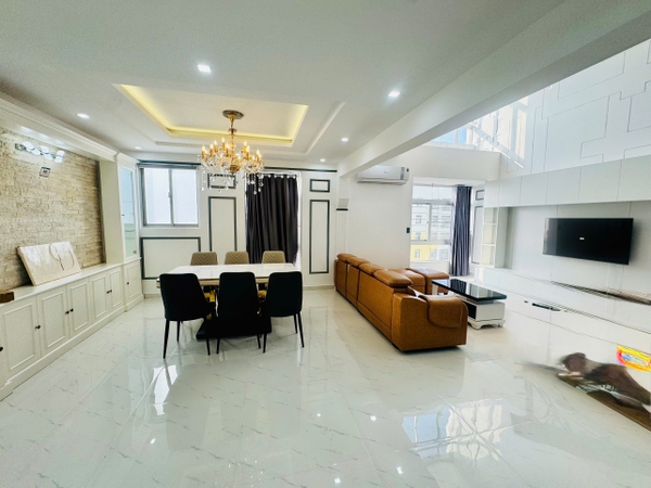 CHO THUÊ CĂN HỘ SKY GARDEN 2 PHÚ MỸ HƯNG 4 PHÒNG NGỦ 264M2 FULL NỘI THẤT