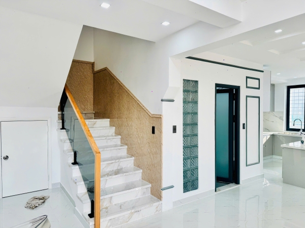 CHO THUÊ CĂN HỘ SKY GARDEN 2 PHÚ MỸ HƯNG 4 PHÒNG NGỦ 264M2 FULL NỘI THẤT