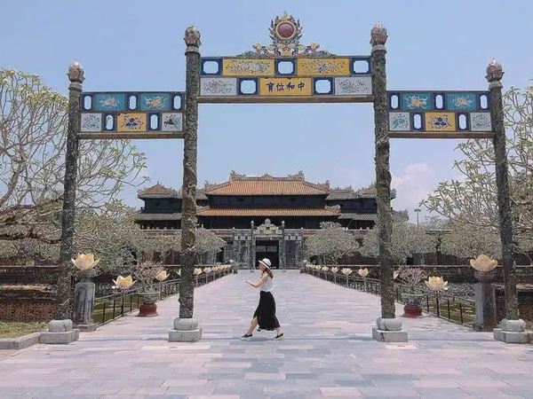 CHIA SẺ KINH NGHIỆM DU LỊCH HUẾ – VẺ ĐẸP TRẦM MẶC GIỮA LÒNG DI SẢN