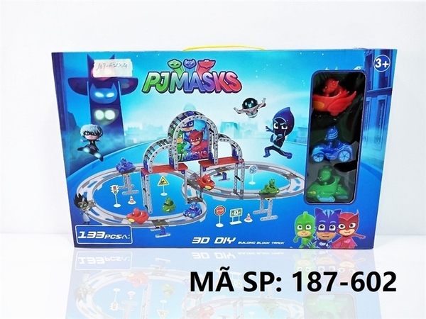 187-602  HỘP RÁP MÔ HÌNH ĐƯỜNG RAY SIÊU NHÂN PJMASKS + 3C XE + BIỂN BÁO 133 MIẾNG