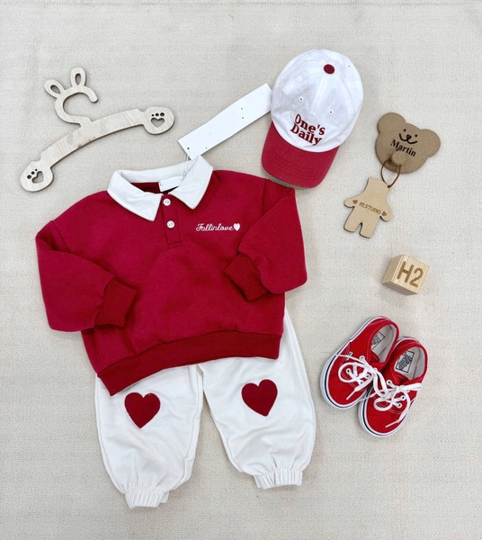 SET BỘ DÀI ÁO POLO ĐỎ PHỐI CỔ TRẮNG QUẦN NỈ TRẮNG BÉ TRAI BÉ GÁI