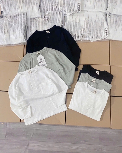 SET 2 ÁO XƯỚC CỔ TRỤ TÚI TRƯỚC DÀI TAY BÉ TRAI
