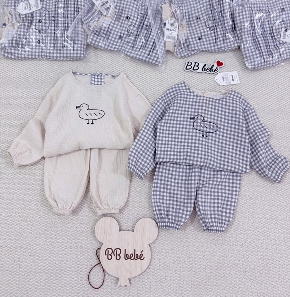 SET HAI BỘ NGỦ HOẠ TIẾT VỊT CHO BÉ