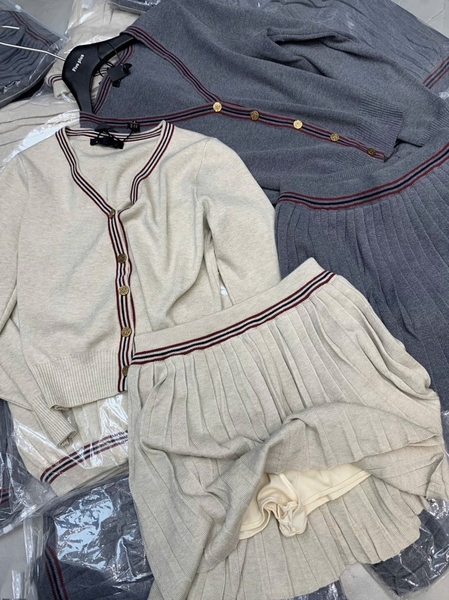 SET ÁO LEN CARDIGAN MIX CHÂN VÁY XẾP LY NỮ THU ĐÔNG
