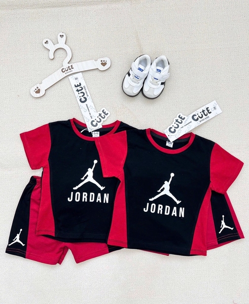 BỘ THỂ THAO JORDAN ĐEN PHỐI ĐỎ CHO BÉ TRAI(SALE 59k)