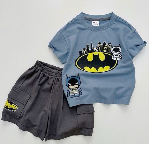 SÉT COTTON BATMAN XANH  PHỐI QUẦN SOOC TÚI HỘP TONE GHI CHO BÉ TRAI