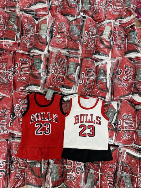 SET 2BỘ BÓNG RỔ BULL 23 CHO BÉ TRAI SẴN (XẢ 69k)