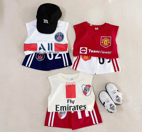 SET 3 BỘ BÓNG ĐÁ PARIS SÁT NÁCH BÉ TRAI