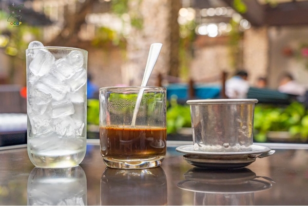 Cà phê sữa đá là món đồ uống không thể thiếu của nhiều người Việt Nam mỗi sáng