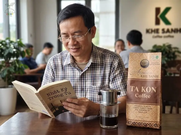 Tặng thầy giáo một gói cà phê Khe Sanh, kể về câu chuyện lịch sử nước nhà