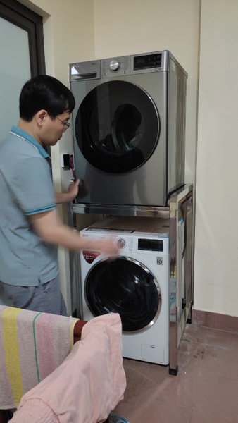 Giá Kệ máy giặt máy, máy sấy 2 tầng  inox gấp được vận chuyển lắp đặt tiện lợi
