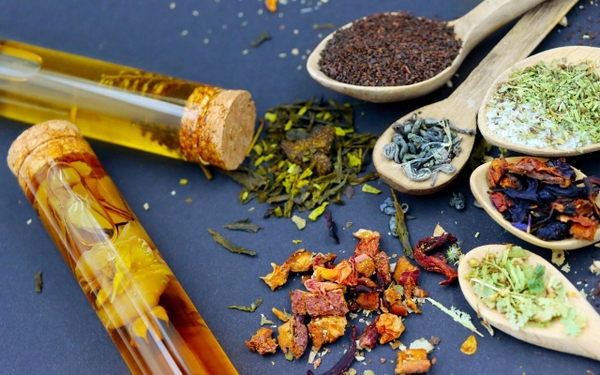 Trà Thảo Mộc Cho Người Quan Tâm Đến Gan: Cách Tiếp Cận Thanh Nhẹ Trong Đời Sống